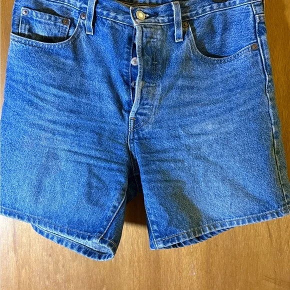 Classic Women’s Levi’s 501 Blue Denim Button Fly Shorts - Picture 4 of 9